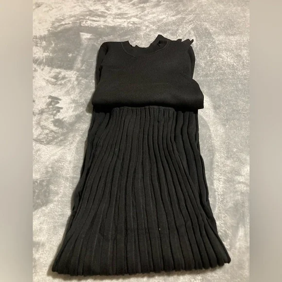 NWOTS Ladies Sweater & Skirt Set - Picture 2 of 13